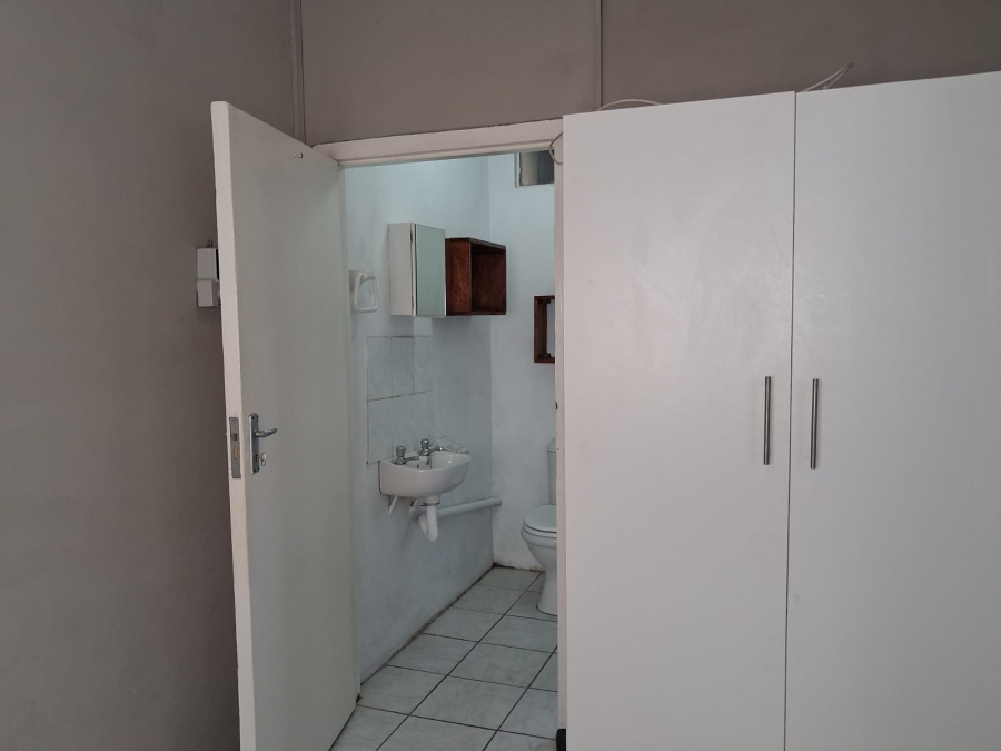 To Let 1 Bedroom Property for Rent in Quigney Eastern Cape